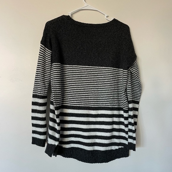 B&W STRIPE SWEATER - Picture 2 of 6